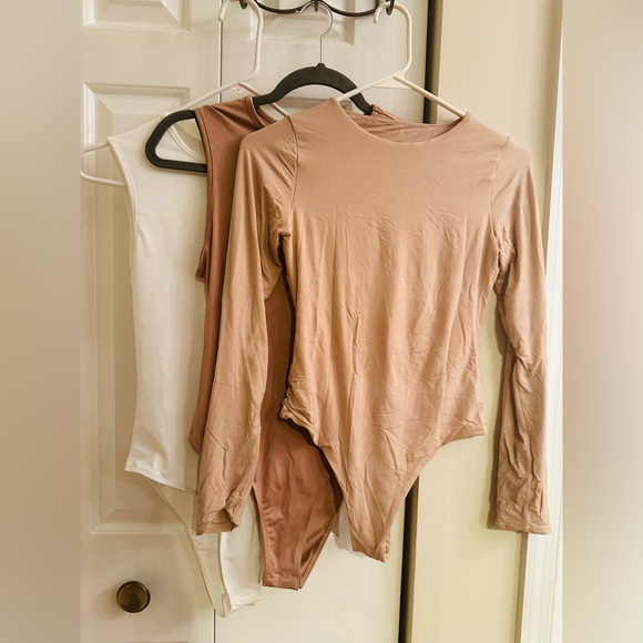 NWOT 3 bundle of neutral bodysuits. Size S. - Picture 1 of 13